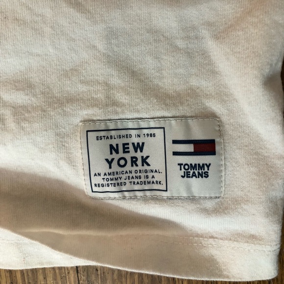 Tommy over sized looking shirt. Never worn - Picture 3 of 3